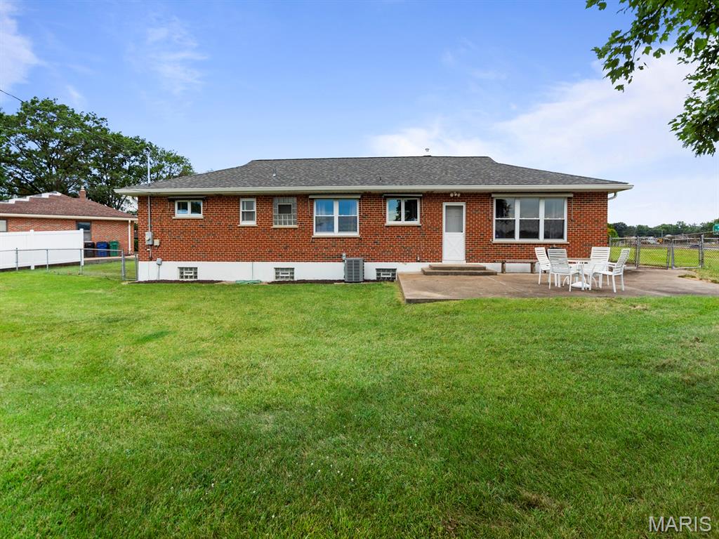 St Louis, Missouri 63129, United States, 3 Bedrooms Bedrooms, ,2 BathroomsBathrooms,Residential,Pending,179640