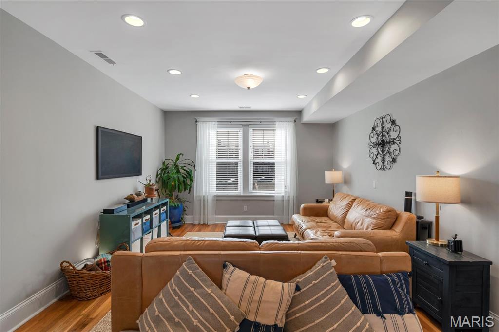 6253 Rosebury Avenue 2E