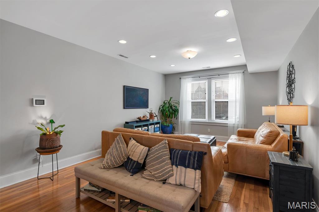 6253 Rosebury Avenue 2E