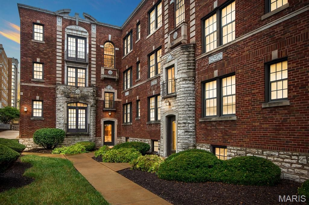 Photo of 6218 Northwood Avenue #11, St Louis, MO 63105 (MLS # 26003423)