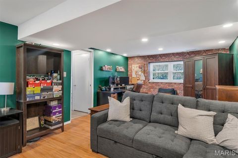 Tiny photo for 42 Chestnut Avenue, Webster Groves, MO 63119 (MLS # 25074407)