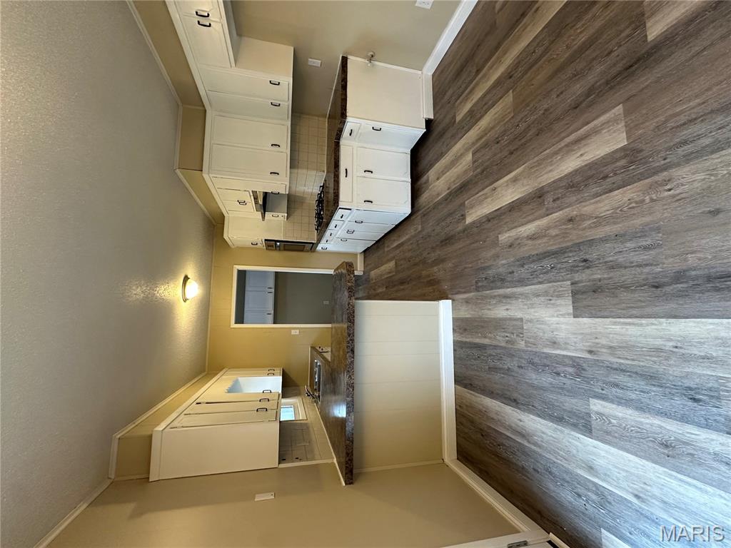 GREGORY 1ST REPLAT: LOT 4 - Residential