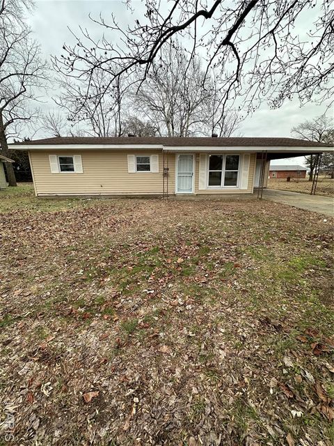 Photo of 1006 E Almar St, Malden, MO 63860 (MLS # 25082160)