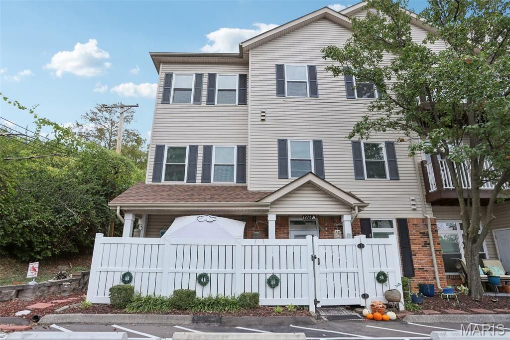 Photo of 1275 Gardens Circle Drive #A, St Louis, MO 63125 (MLS # 25072522)