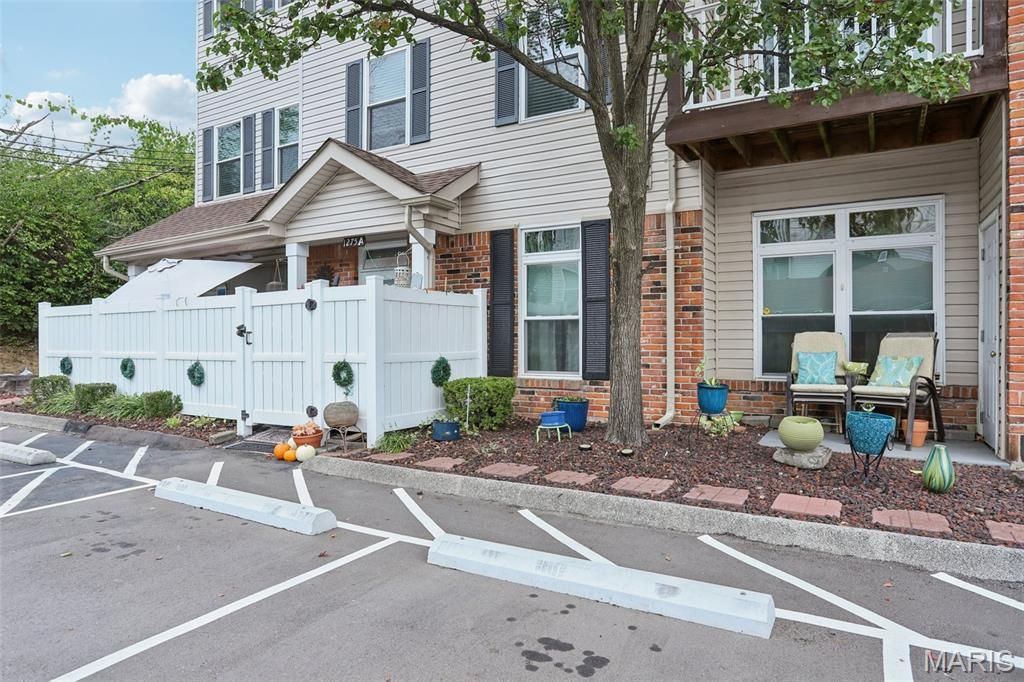 Photo of 1275 Gardens Circle Drive #A, St Louis, MO 63125 (MLS # 25072522)