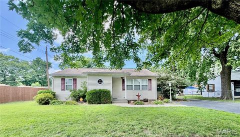 Photo of 5513 Pontiac Drive, Fairview Heights, IL 62208 (MLS # 26043430)