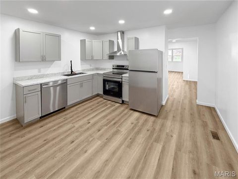 Tiny photo for 1509 Fulton Avenue, Hannibal, MO 63401 (MLS # 26018619)