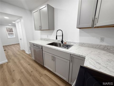 Tiny photo for 1509 Fulton Avenue, Hannibal, MO 63401 (MLS # 26018619)