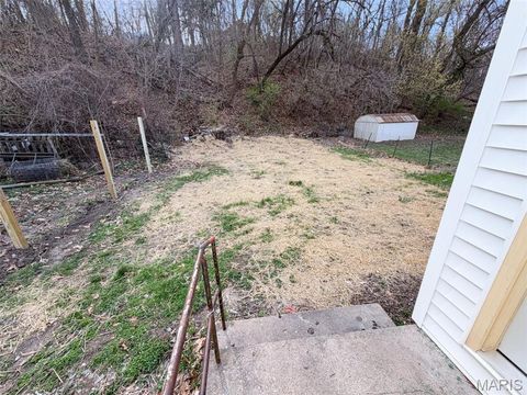 Tiny photo for 1509 Fulton Avenue, Hannibal, MO 63401 (MLS # 26018619)