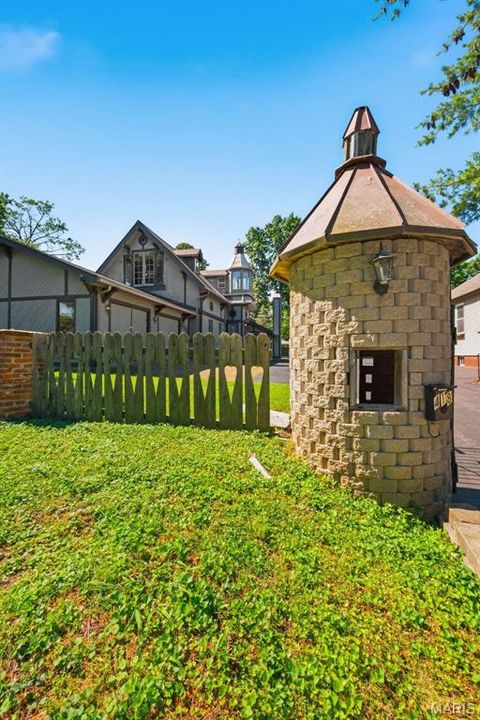 Tiny photo for 418 Oak Tree Drive, Webster Groves, MO 63119 (MLS # 26033660)