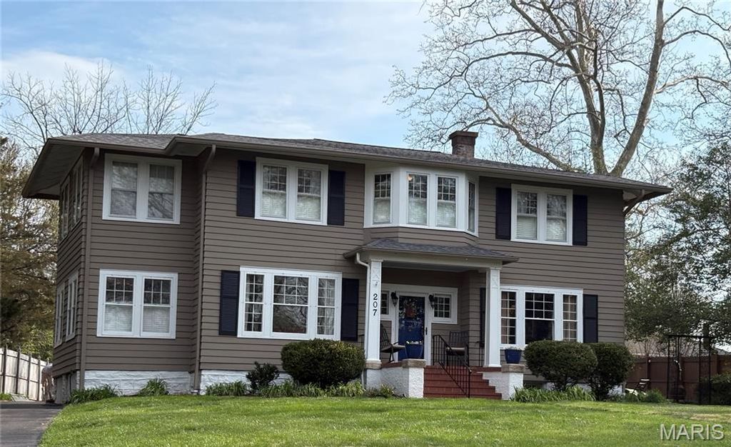 Photo of 207 Oakwood Avenue, Webster Groves, MO 63119 (MLS # 26016699)