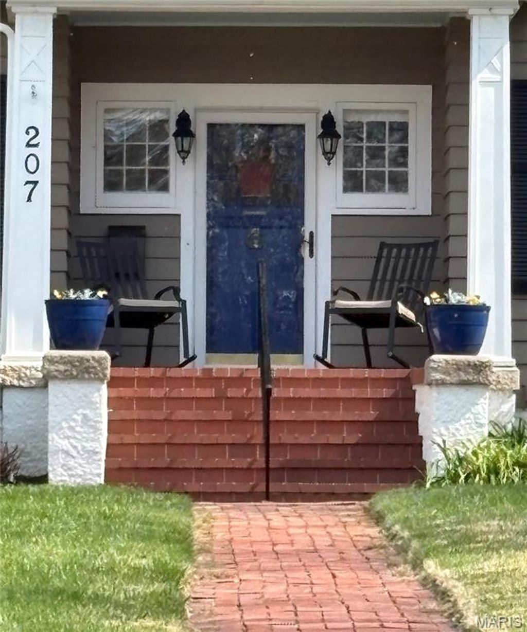 Photo of 207 Oakwood Avenue, Webster Groves, MO 63119 (MLS # 26016699)