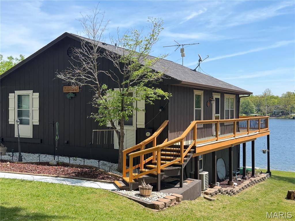 Photo of 201 W Lakeview Drive, De Soto, MO 63020 (MLS # 26023578)