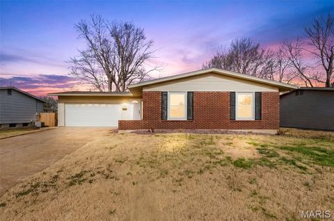 Photo of 1475 Loveland Drive, Florissant, MO 63031 (MLS # 26016771)