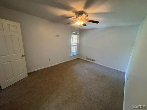 Tiny photo for 1943 Greenpoint Drive #302, Kirkwood, MO 63122 (MLS # 26040287)