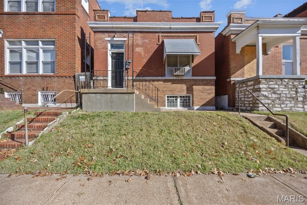 Photo of 3515 Itaska Street, St Louis, MO 63111 (MLS # 25072799)