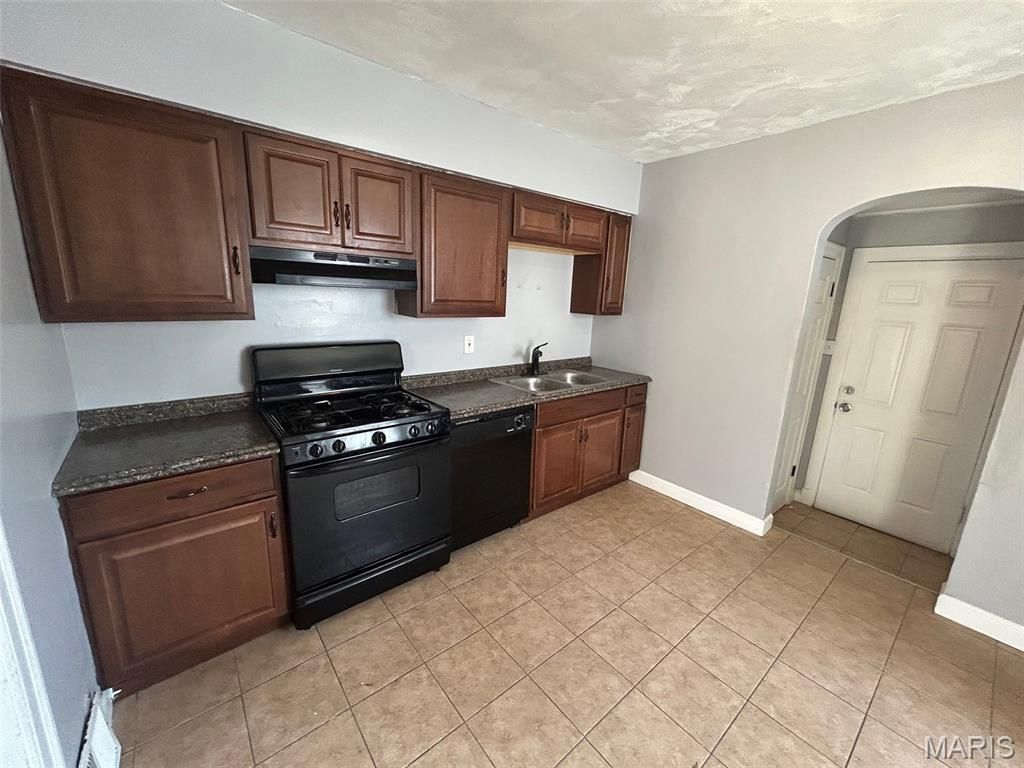 Photo of 1018 Lakeview Avenue, Unincorporated, MO 63138 (MLS # 26014102)