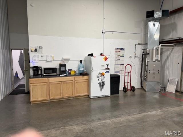 Rust Ave Comm - Commercial Lease