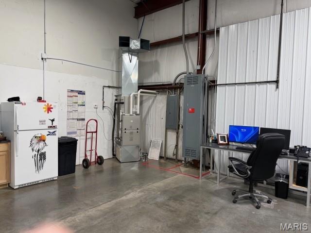 Rust Ave Comm - Commercial Lease