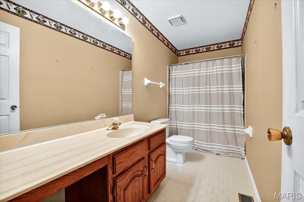 St Louis, Missouri 63123, United States, 4 Bedrooms Bedrooms, ,3 BathroomsBathrooms,Residential,Active,232660