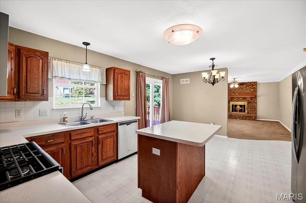 St Louis, Missouri 63123, United States, 4 Bedrooms Bedrooms, ,3 BathroomsBathrooms,Residential,Active,232660