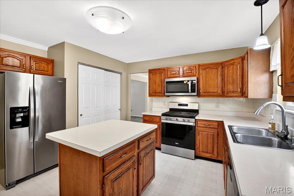 St Louis, Missouri 63123, United States, 4 Bedrooms Bedrooms, ,3 BathroomsBathrooms,Residential,Active,232660