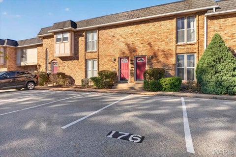 Tiny photo for 12865 Town And Four Drive, Creve Coeur, MO 63141 (MLS # 26058283)