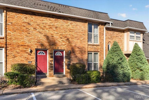 Photo of 12865 Town And Four Drive, Creve Coeur, MO 63141 (MLS # 26058283)