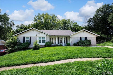 Photo of 14338 Millbriar Circle, Chesterfield, MO 63017 (MLS # 26066740)
