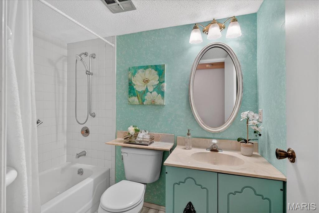 Coeur De Royale Ph 1 Condo - Residential