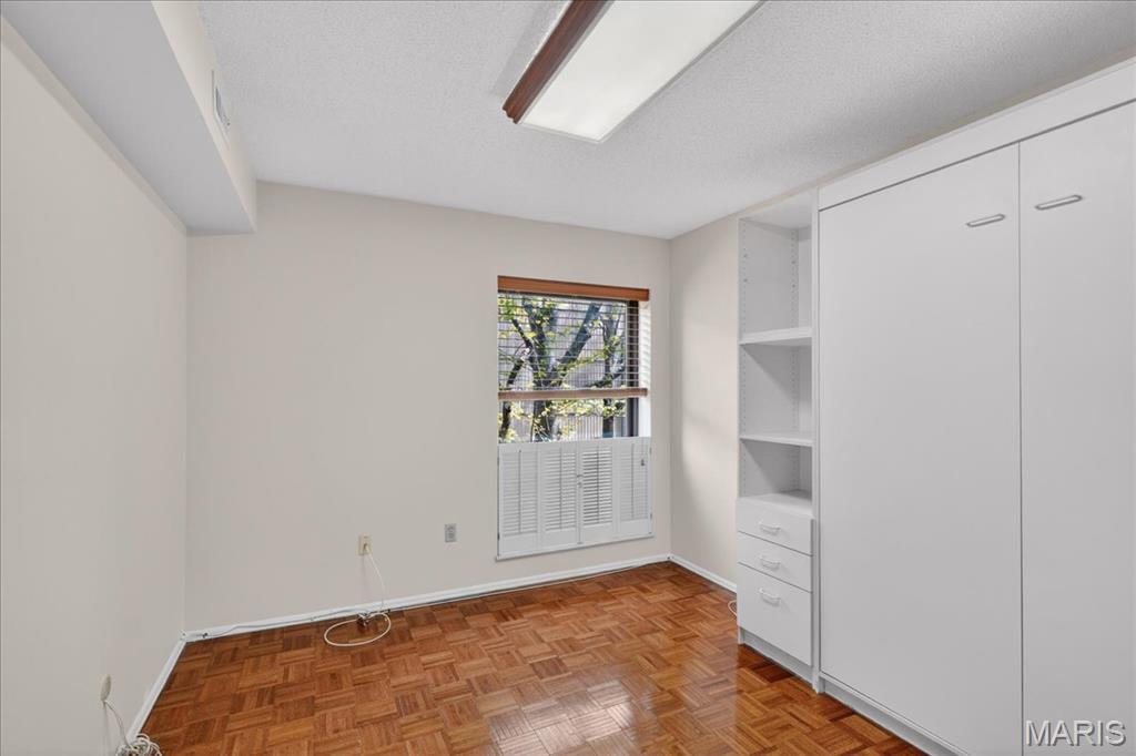 Coeur De Royale Ph 1 Condo - Residential