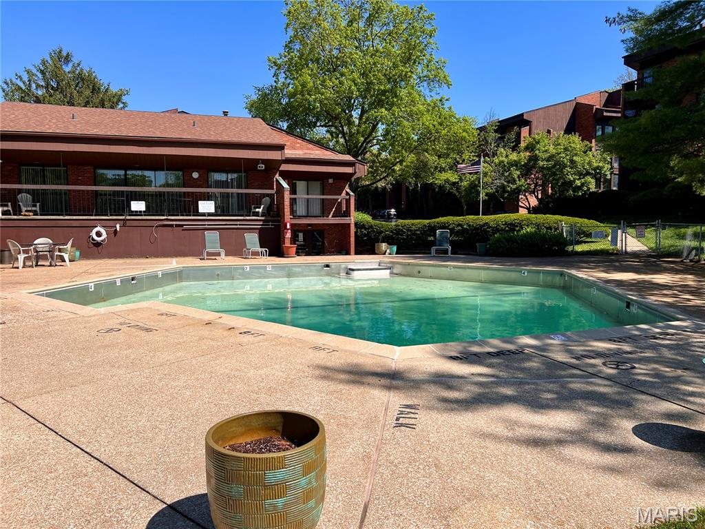 Coeur De Royale Ph 1 Condo - Residential