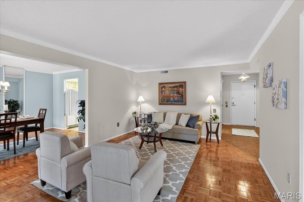 Coeur De Royale Ph 1 Condo - Residential