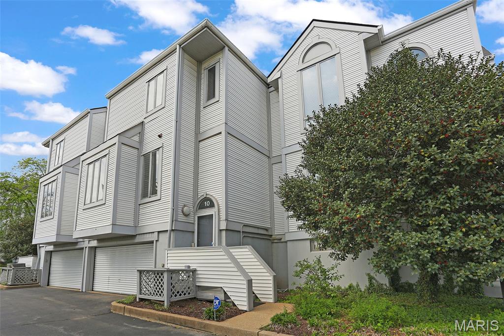 10 Columbus Square Drive