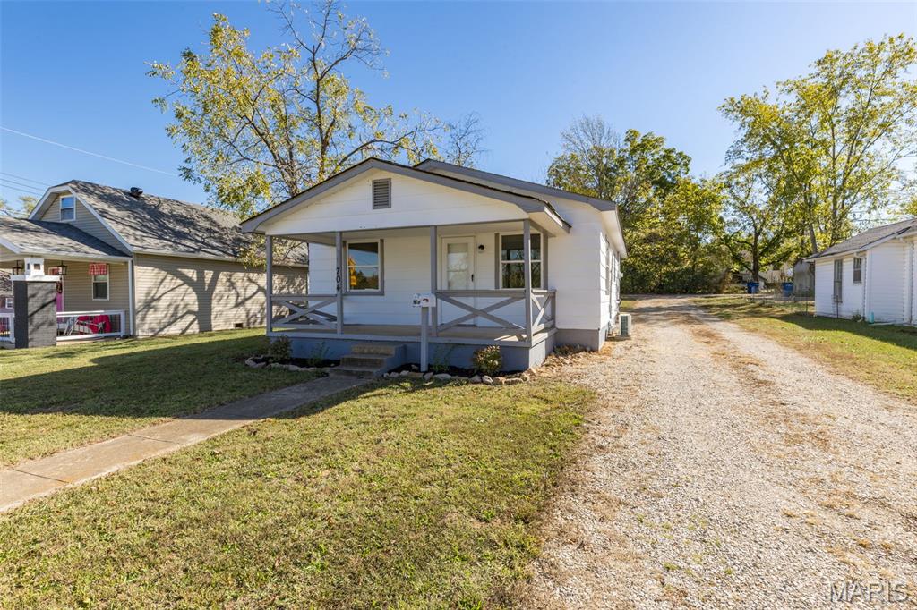 Photo of 704 N Desloge Drive, Desloge, MO 63601 (MLS # 26068141)