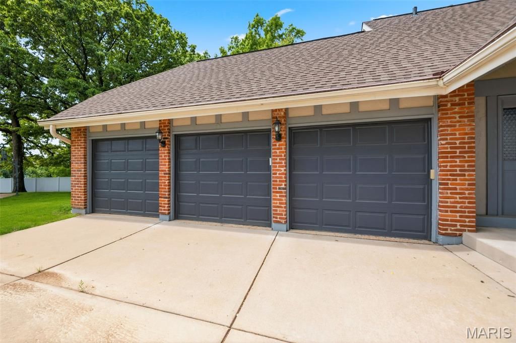 Photo of 15693 Dresden Lake Court, Chesterfield, MO 63017 (MLS # 26027523)