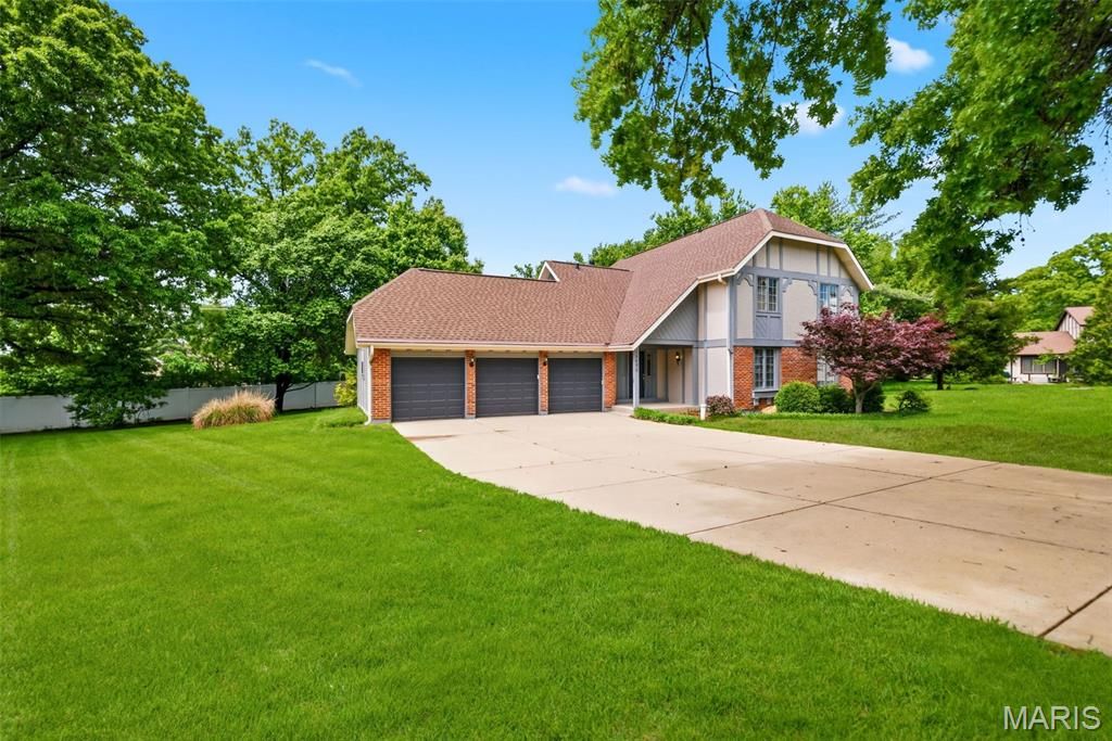 Photo of 15693 Dresden Lake Court, Chesterfield, MO 63017 (MLS # 26027523)