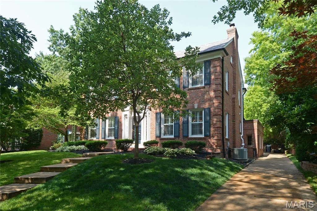 Photo of 937 S Bemiston Avenue, Clayton, MO 63105 (MLS # 26028324)