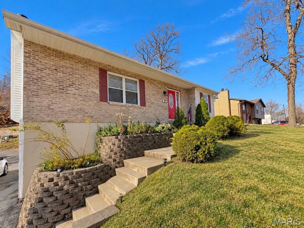 15 Toni Trails Court