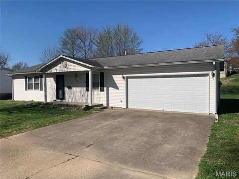 Photo of 207 Hillvale Drive, Cape Girardeau, MO 63701 (MLS # 26017114)