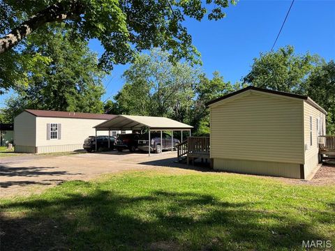 Tiny photo for 722 East Daniels St ST, Piedmont, MO 63957 (MLS # 26030169)