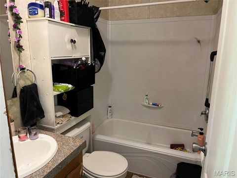 Tiny photo for 722 East Daniels St ST, Piedmont, MO 63957 (MLS # 26030169)