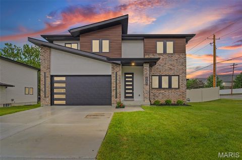 Photo of 12430 Somerset Place Drive, St Louis, MO 63128 (MLS # 26031710)