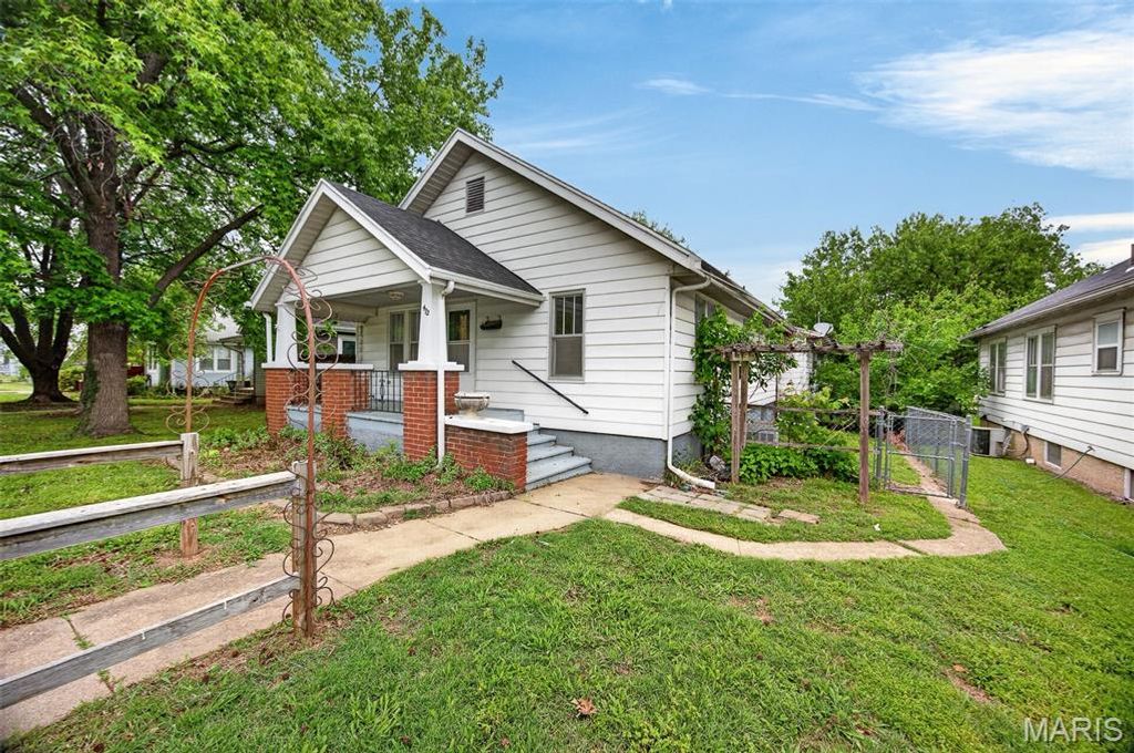 Photo of 472 S Washington Avenue, Lebanon, MO 65536 (MLS # 26023331)