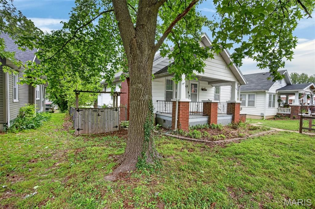 Photo of 472 S Washington Avenue, Lebanon, MO 65536 (MLS # 26023331)