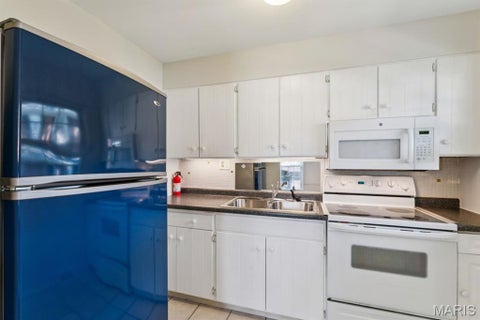 Tiny photo for 624 Candleberry Court #B, Kirkwood, MO 63122 (MLS # 26051473)