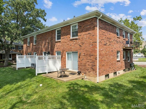 Tiny photo for 624 Candleberry Court #B, Kirkwood, MO 63122 (MLS # 26051473)