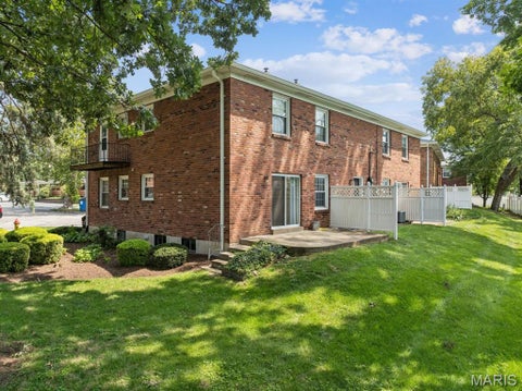 Tiny photo for 624 Candleberry Court #B, Kirkwood, MO 63122 (MLS # 26051473)