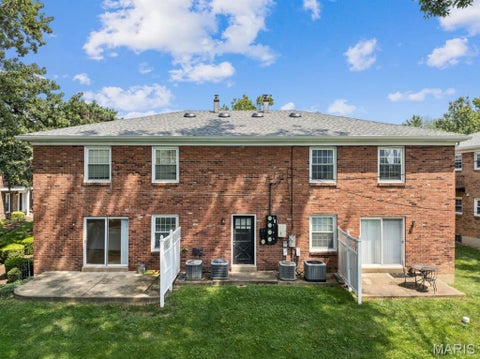 Tiny photo for 624 Candleberry Court #B, Kirkwood, MO 63122 (MLS # 26051473)