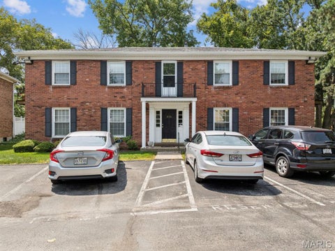 Tiny photo for 624 Candleberry Court #B, Kirkwood, MO 63122 (MLS # 26051473)